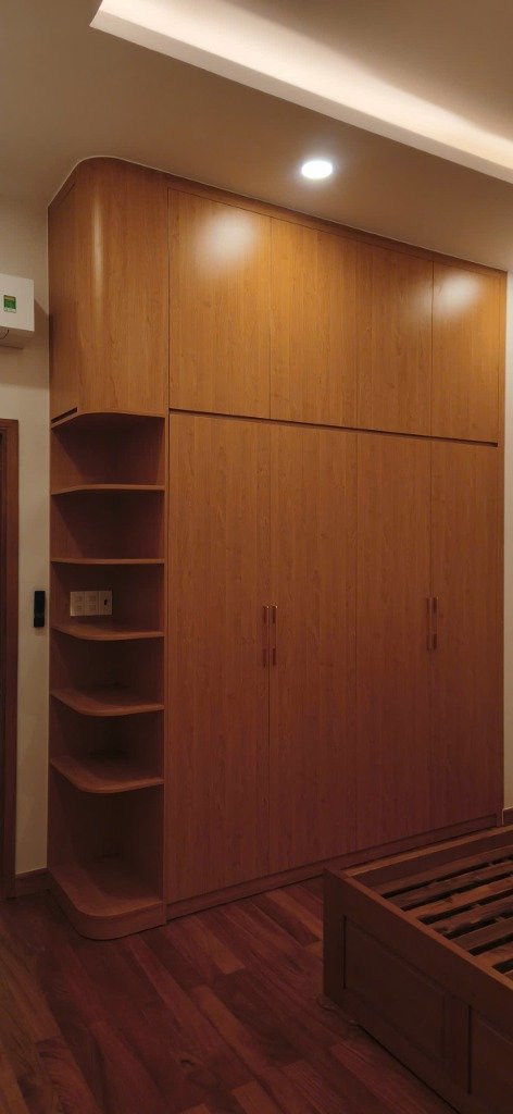 Tủ quần áo kịch trần bo góc mở Melamine vân gỗ ấm cúng