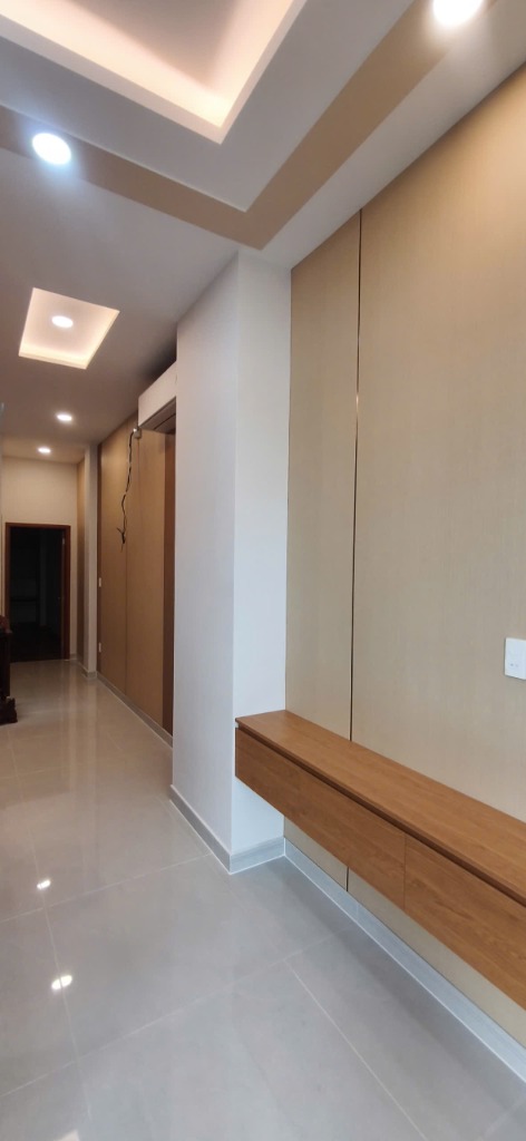 Vách ốp trang trí phẳng tông kem be sang trọng cho kệ tivi