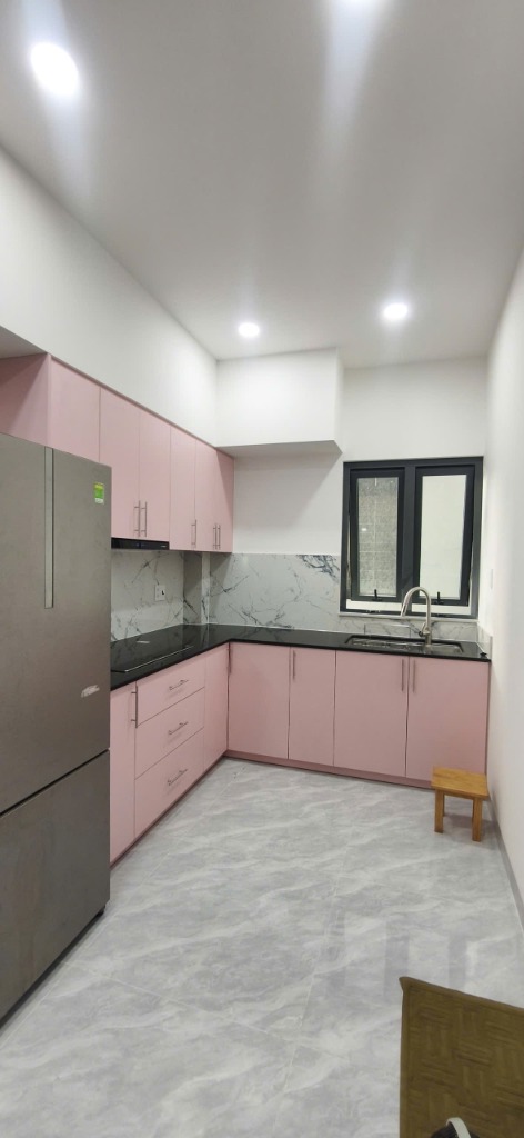 Toàn cảnh không gian bếp tầng lầu ấm cúng nhà chú Hùng