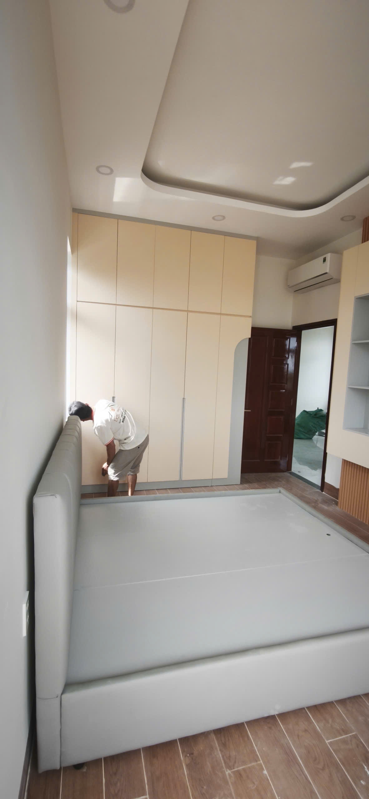 Phòng ngủ 2 bàn học Villa Tân An - góc 1
