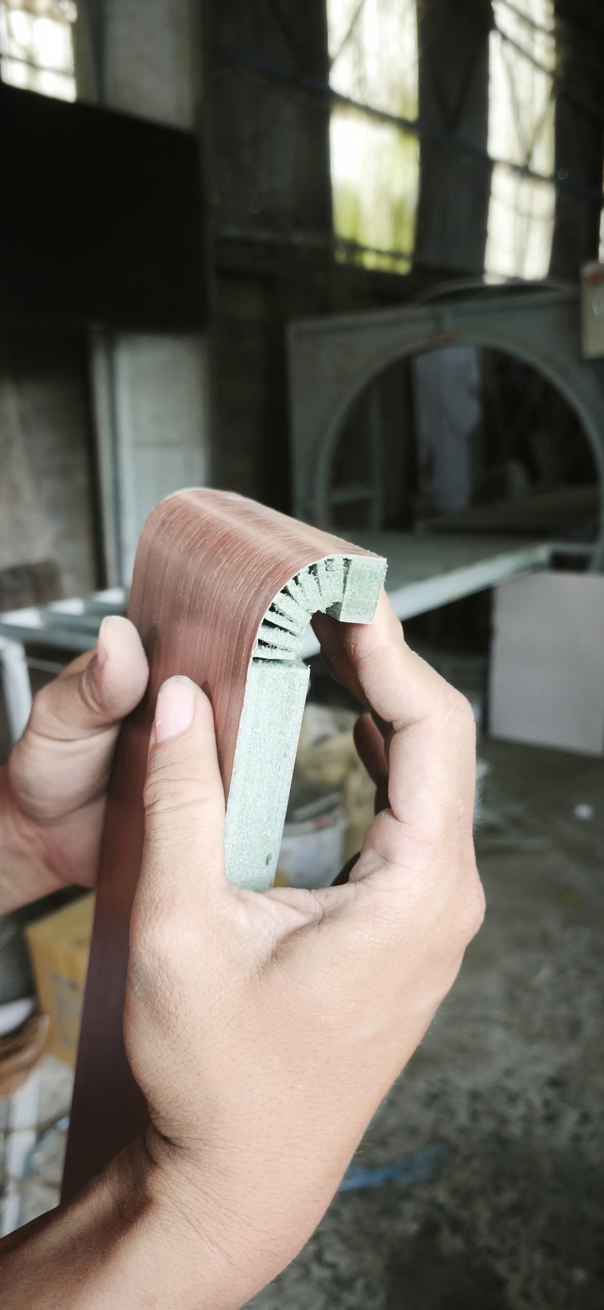 Gia công gỗ MDF uốn cong tại xưởng Lộc Phát - góc 4